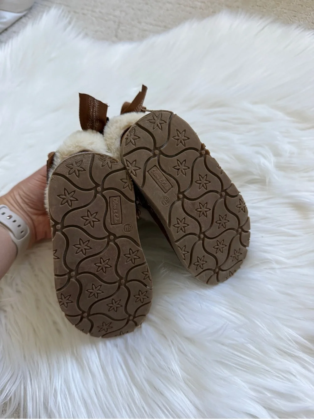 Olive & Edie Faux Fur Bow Boots Toddler 6